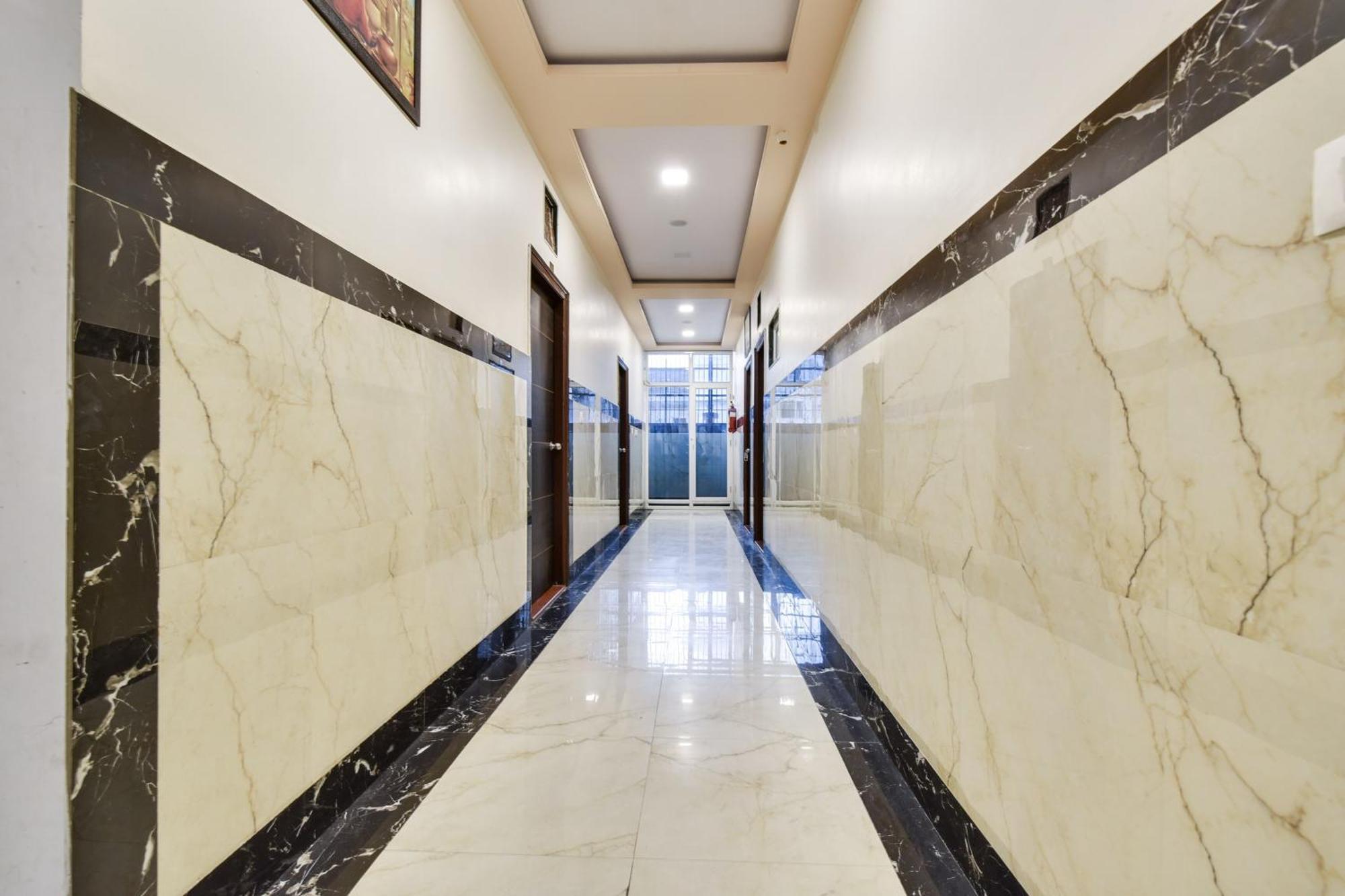 Super Hotel O Ratnam Palace Udajpur Exteriér fotografie