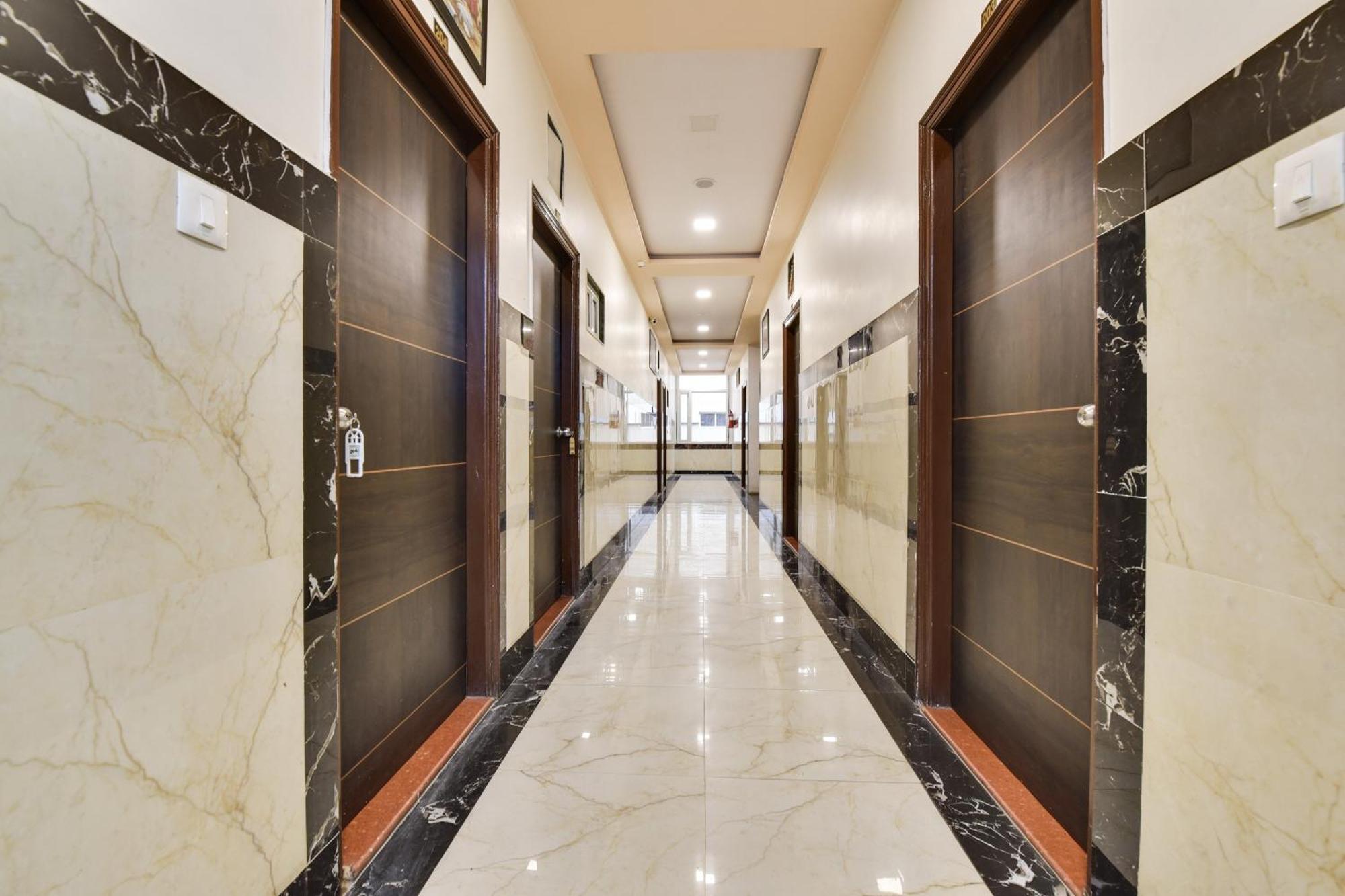 Super Hotel O Ratnam Palace Udajpur Exteriér fotografie